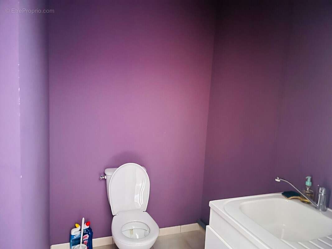 Commerce à SAINT-DONAT-SUR-L&#039;HERBASSE