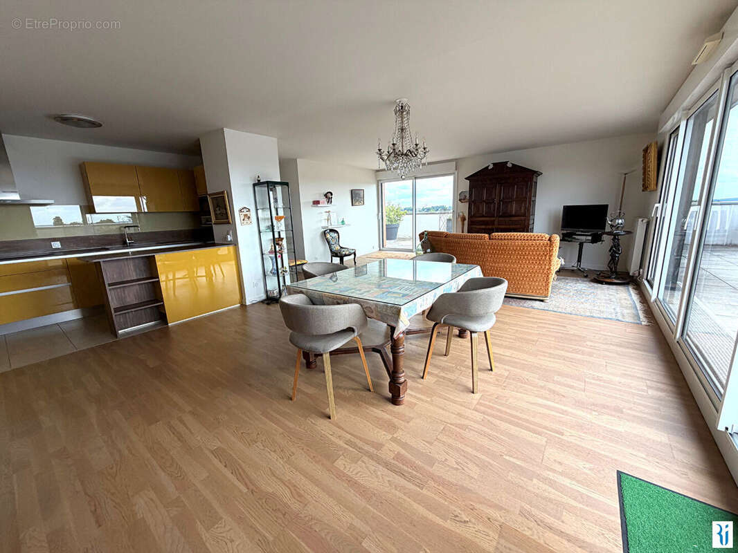 Appartement à MONT-SAINT-AIGNAN