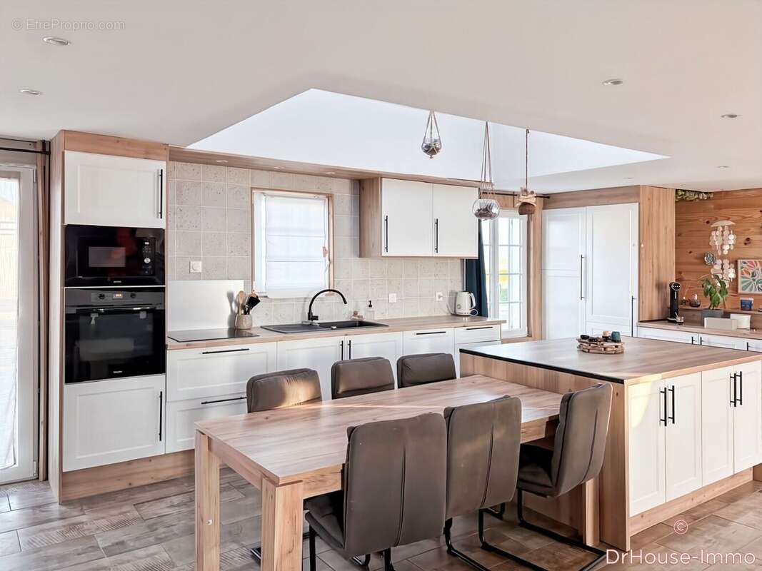 Maison à SAINT-COSME-EN-VAIRAIS