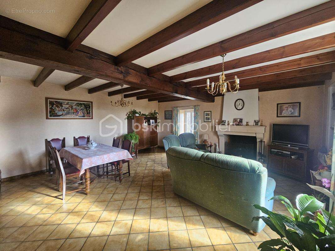 Maison à LE BUSSEAU