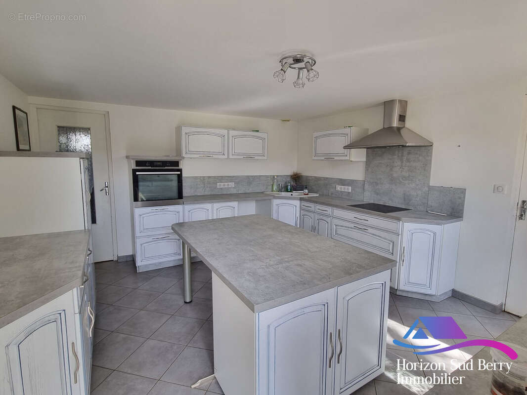 Cuisine A/E - Maison à LA BERTHENOUX