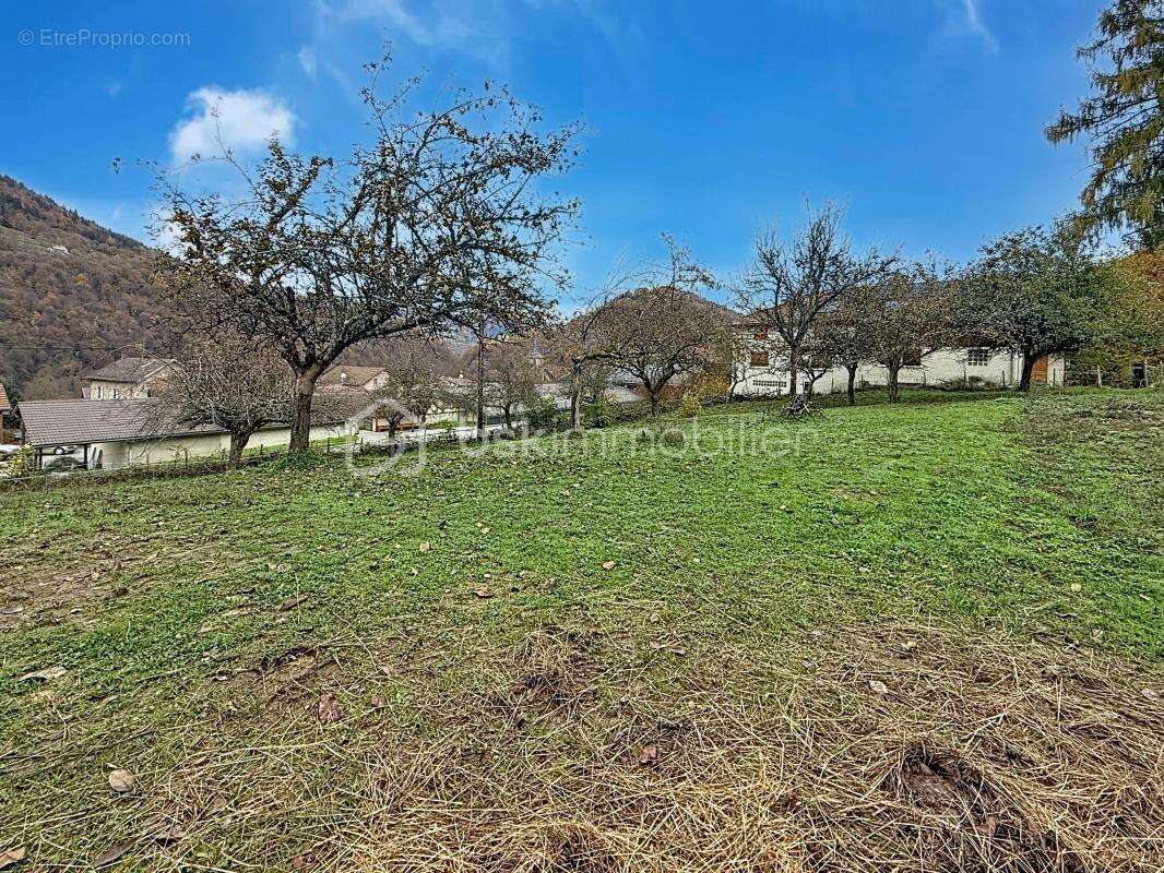 Terrain à LA CHAPELLE-DU-BARD