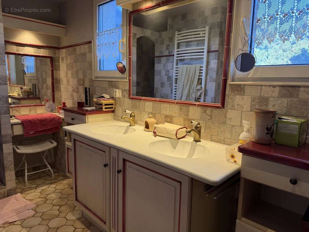 Maison à CHATEAUNEUF-DE-GADAGNE