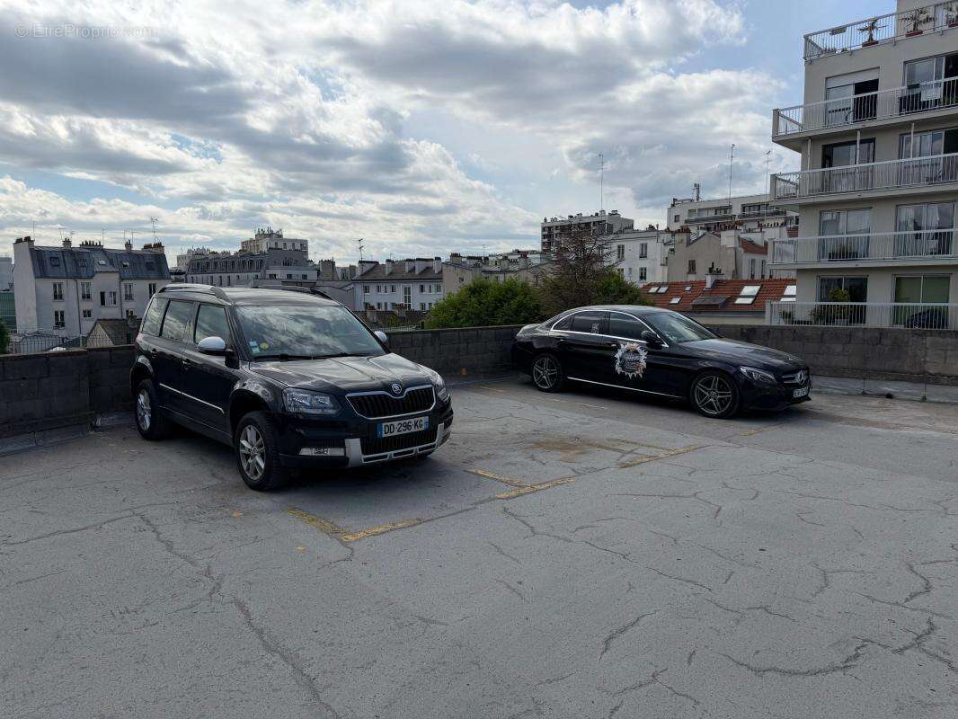 Parking à PARIS-18E