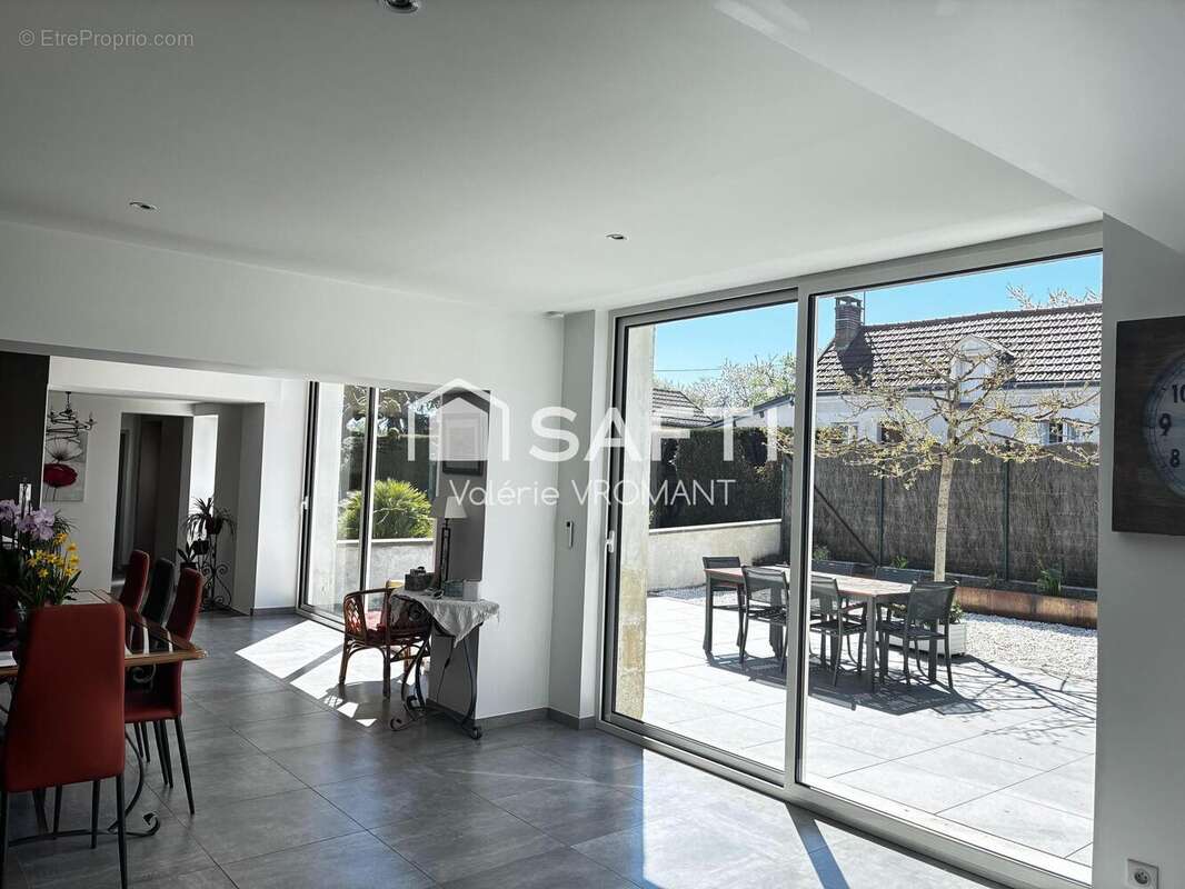 Maison 252 m² à Luzille  - photo 6