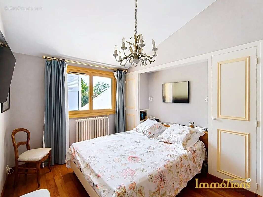 SAINT-MARCELLIN – Maison d’architecte de plus de 200 m², 6 chambres et piscine - photo 15
