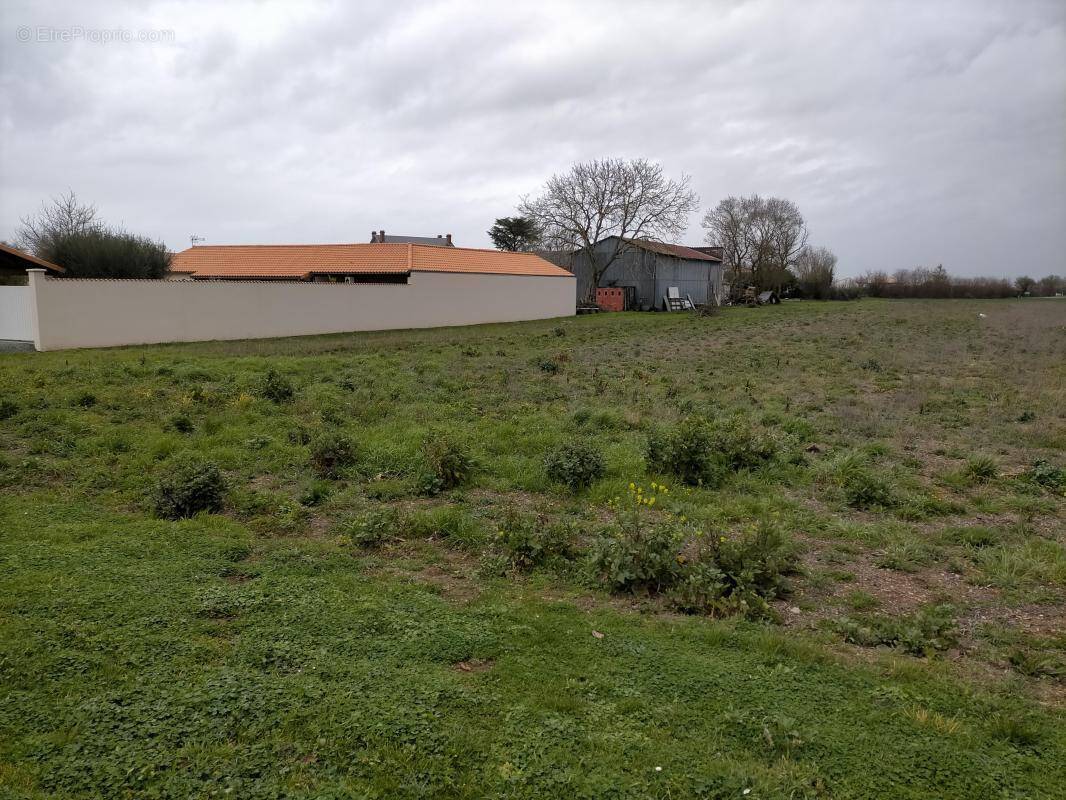 Terrain à FOURAS