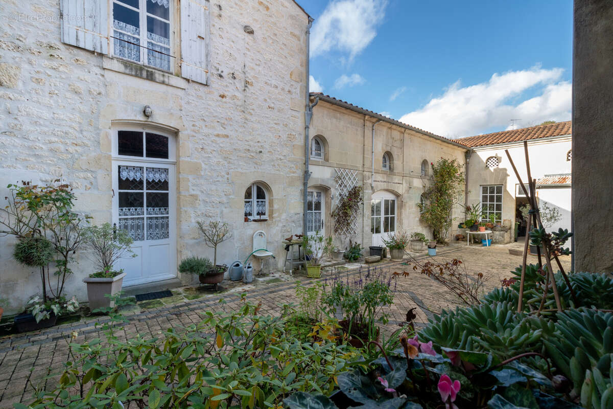 Maison à SAINT-SAVINIEN