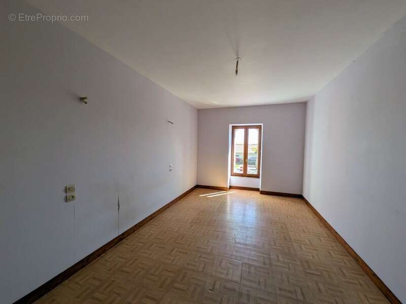 Maison à LES CERQUEUX