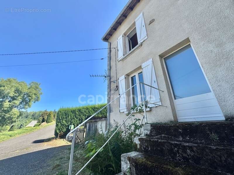 Maison à SAINT-JEAN-LA-VETRE