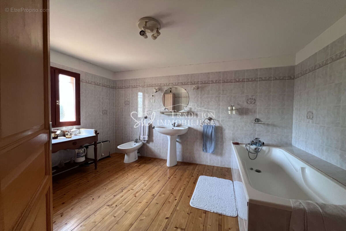 Maison 150 m² à Paradou  - photo 6