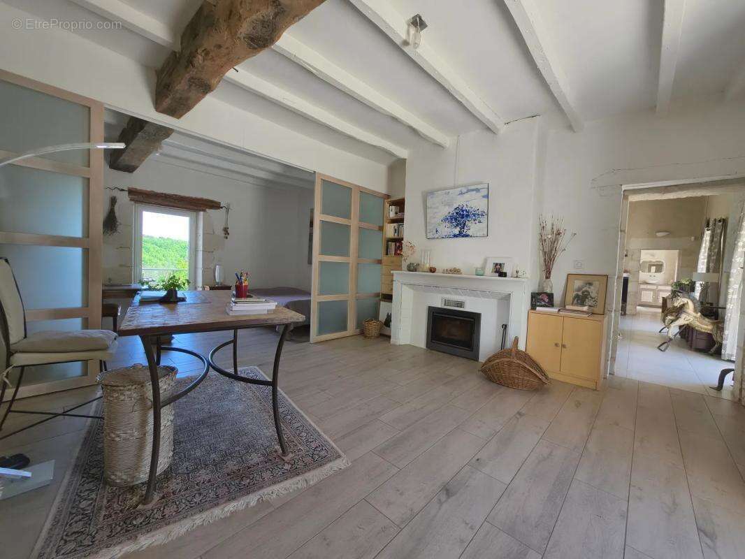 Maison à DOUVILLE