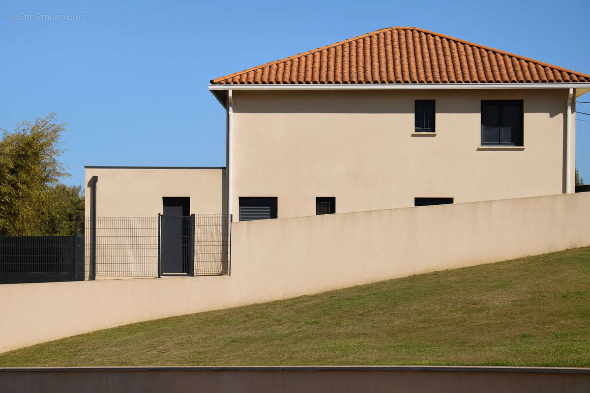 Maison à VAILHAUQUES