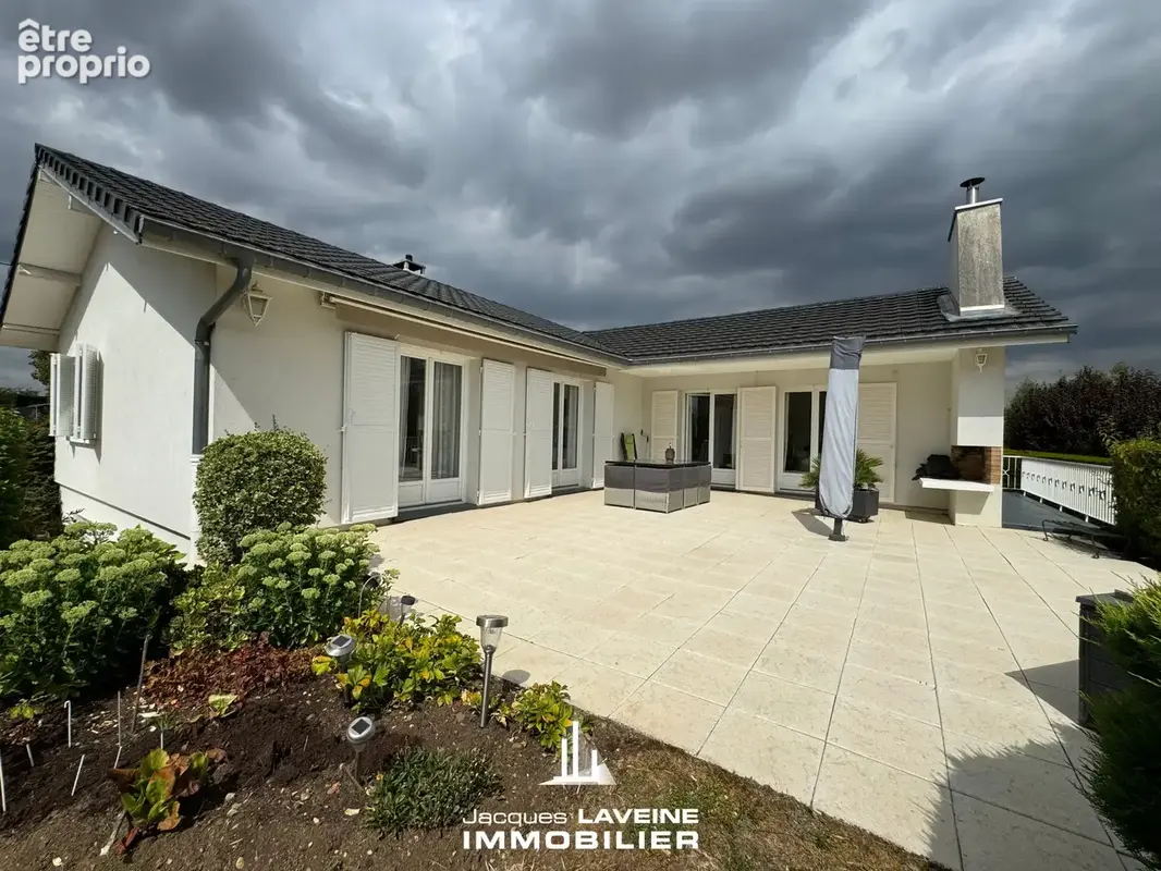 Maison à COIN-SUR-SEILLE