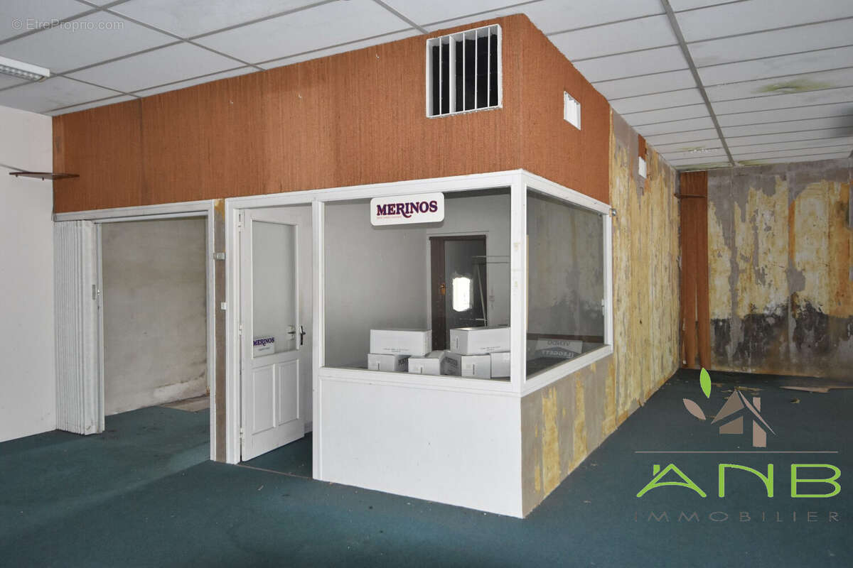 Commerce à PIEGUT-PLUVIERS