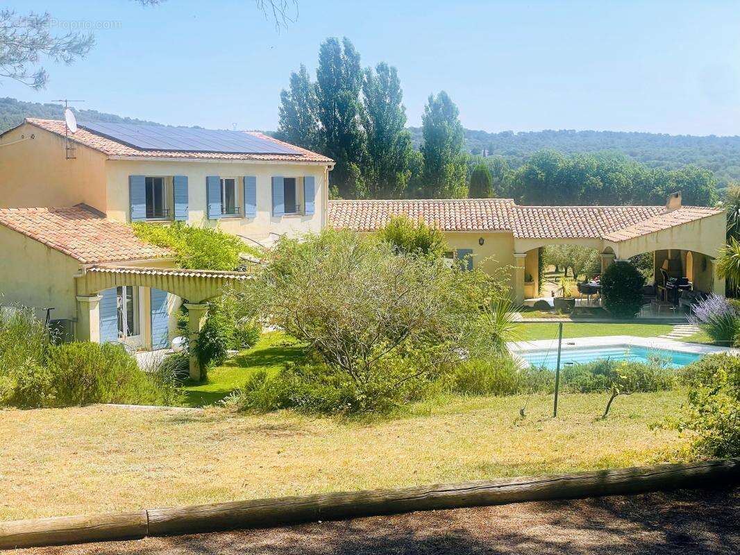 Maison 233 m² à Rognes  - photo 6