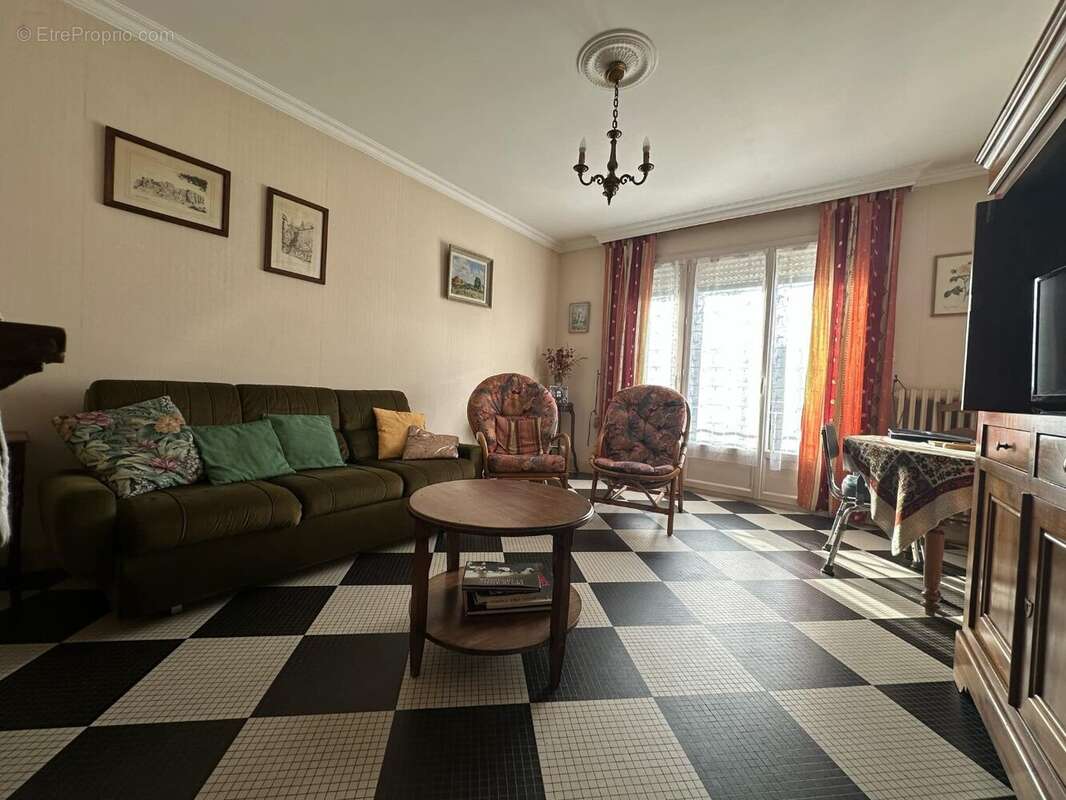 Maison à CHAUDEFONDS-SUR-LAYON