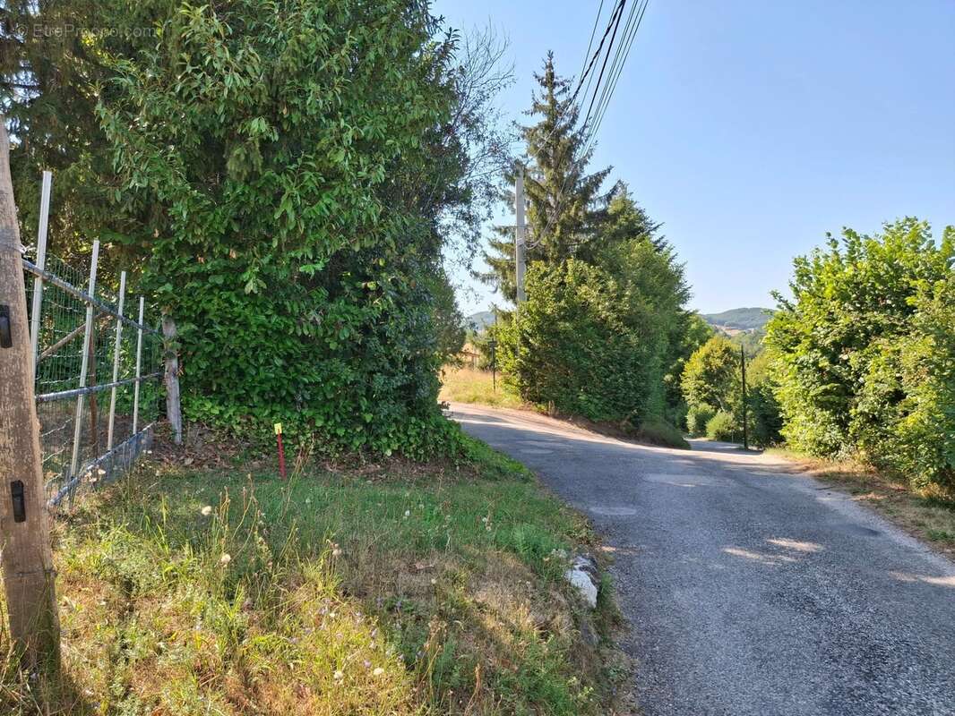 CHASSELAY (38470) – Terrain de 759 m² – Un cadre paisible pour donner vie à votre projet - photo 2