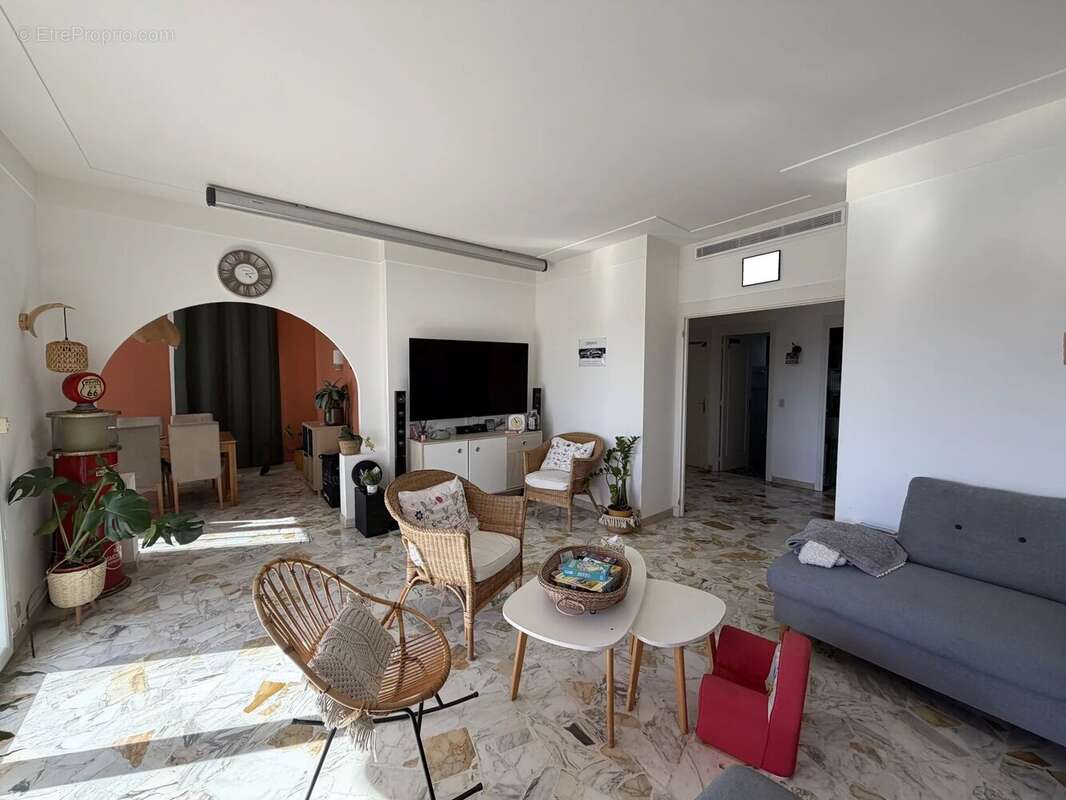 Appartement à BERRE-LES-ALPES