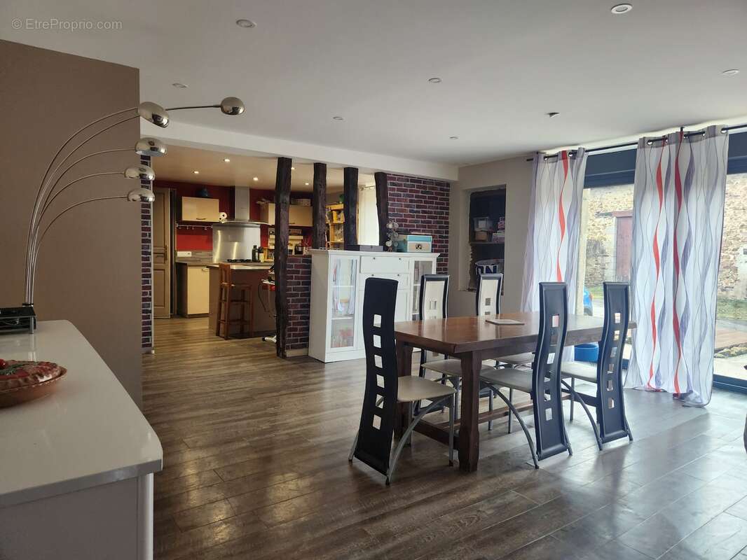 Maison à LE CHATENET-EN-DOGNON