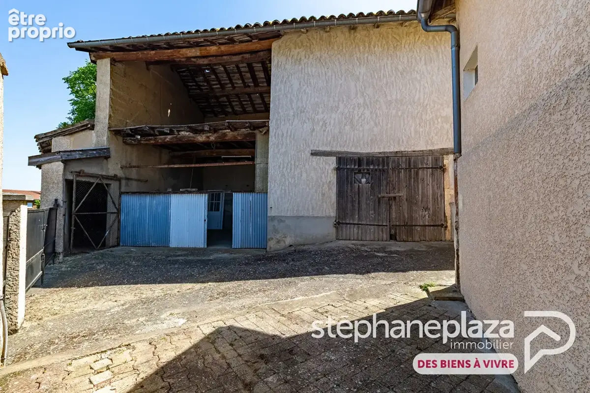 Maison de village avec 220 m² de dépendances  Fort potentiel - photo 4