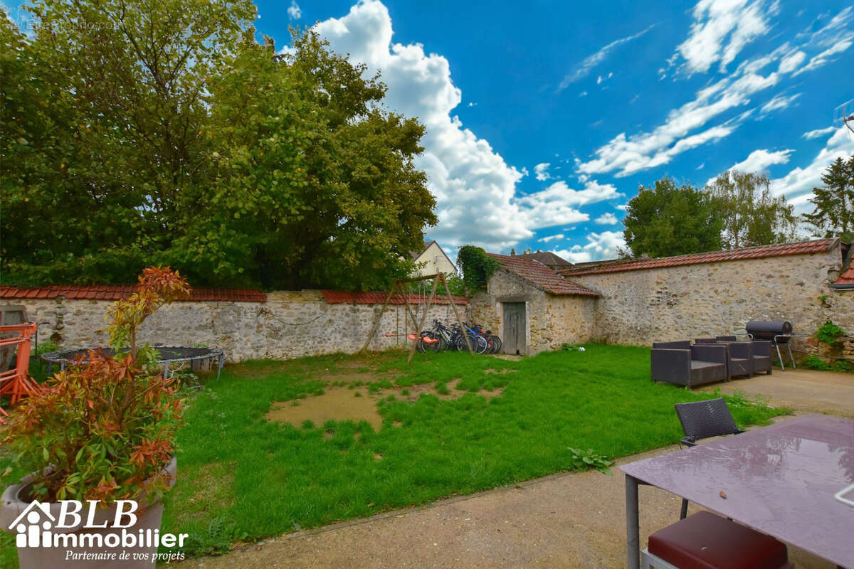 Maison à LES ESSARTS-LE-ROI