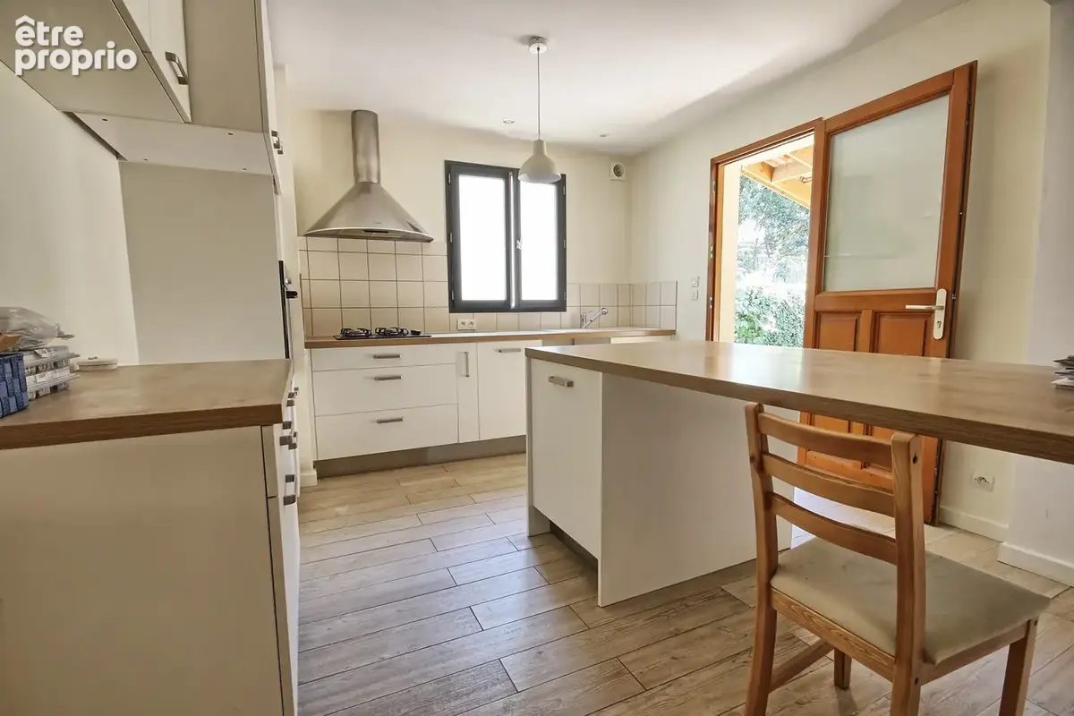 Bacalan   Maison en pierre 147 m2 au sol   Jardin, piscine et garage - photo 4
