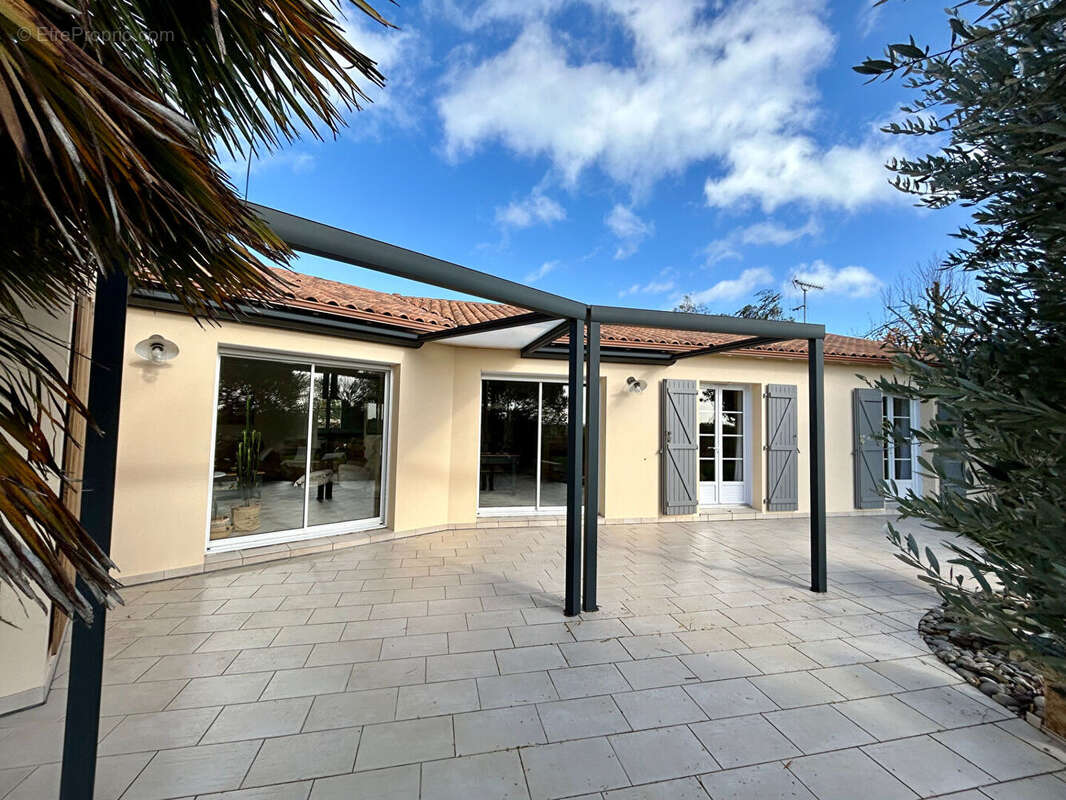 Maison à AZAY-LE-BRULE