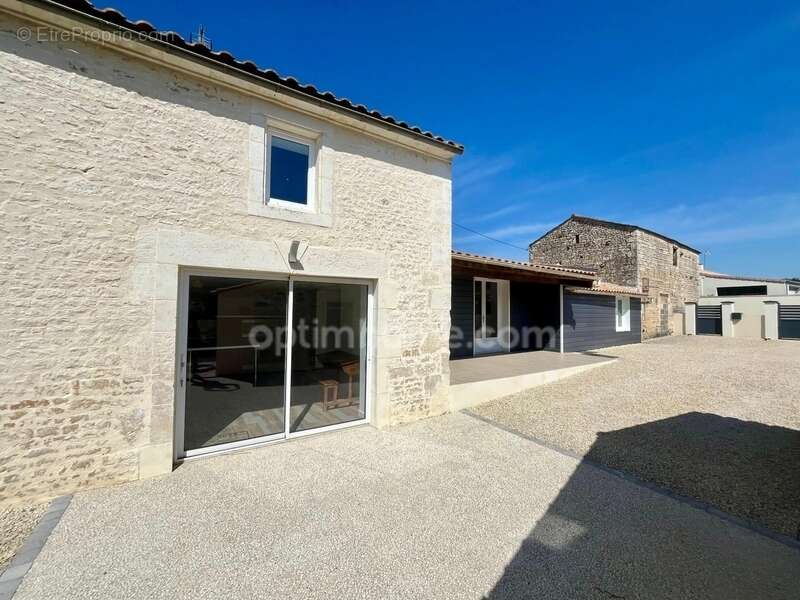 Maison à SAINTE-GEMME-LA-PLAINE