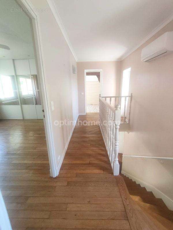SAINT MAUR- Maison familiale 180m2 avec jardin clos, vie de plain-pied possible aucun travaux - photo 11