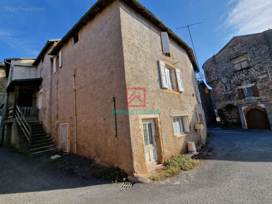 Maison à POUSTHOMY