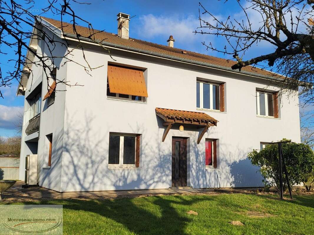 Maison à CHAVANNES-SUR-REYSSOUZE