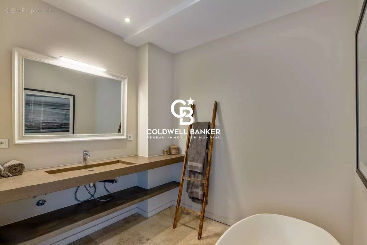 Maison à LA GARDE-FREINET