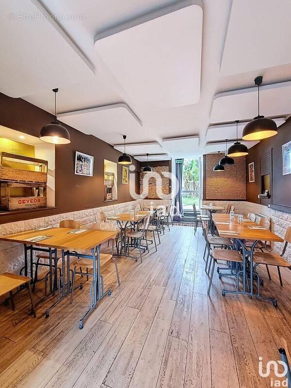 Photo 1 - Commerce à COUBERT