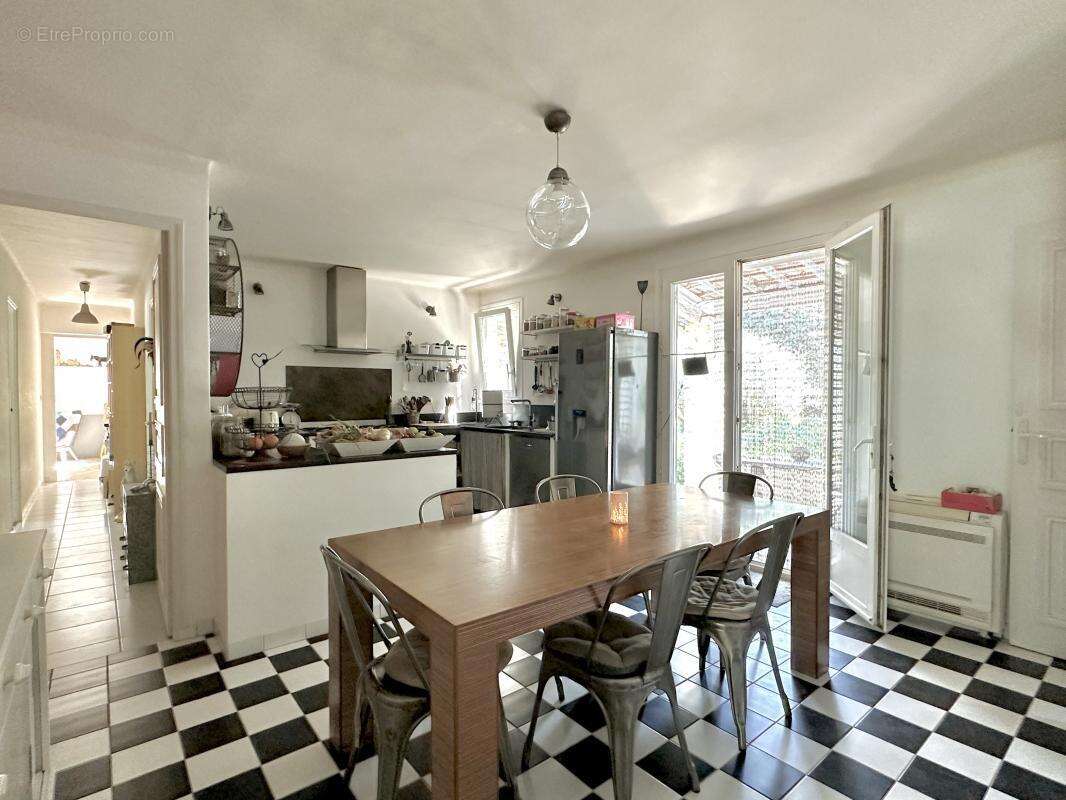 Maison à MONTAREN-ET-SAINT-MEDIERS