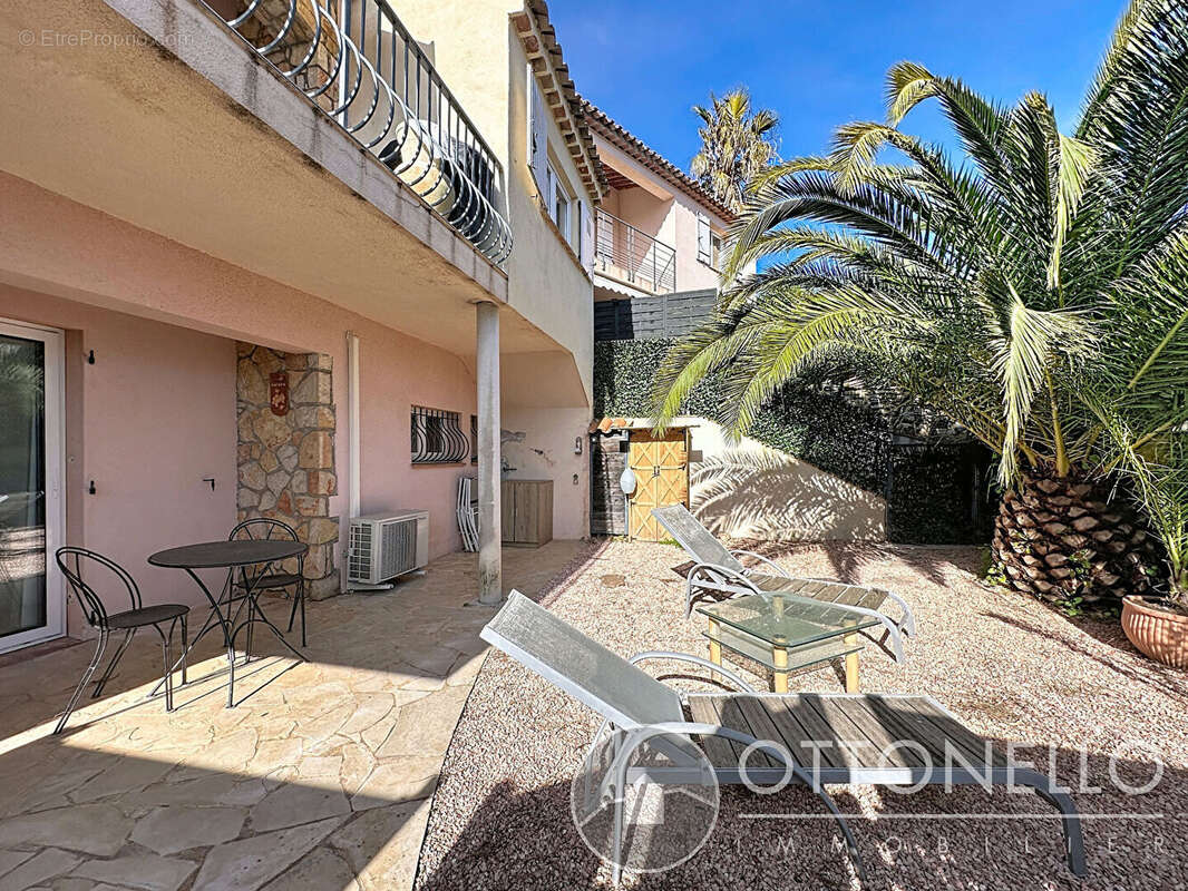 Appartement à ROQUEBRUNE-SUR-ARGENS