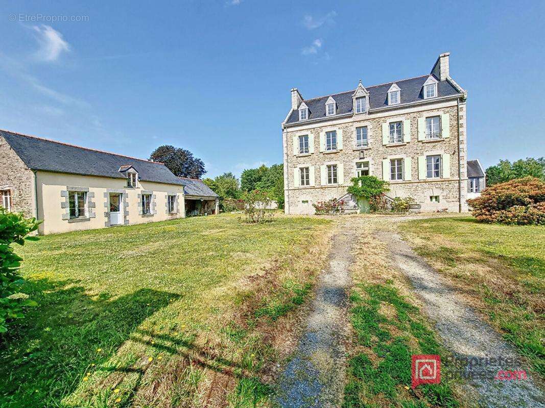 Maison à MAEL-CARHAIX