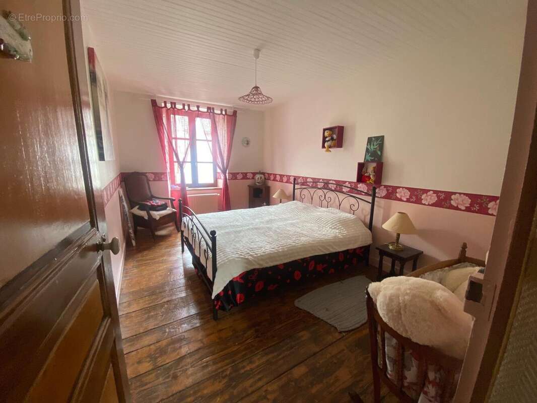 Maison 240 m² à Saint-Amandin  - photo 5