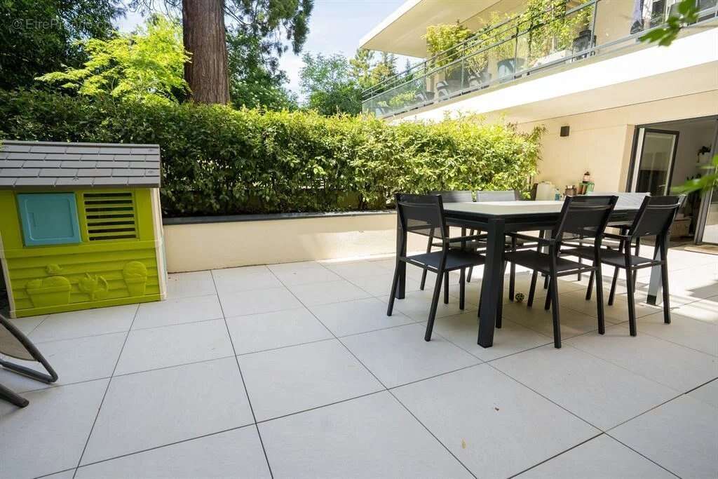 Appartement à VILLE-D'AVRAY