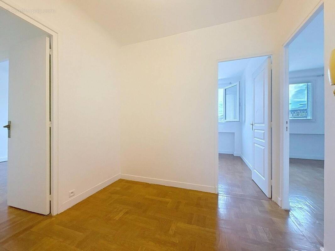 Photo 1 - Appartement à LE KREMLIN-BICETRE