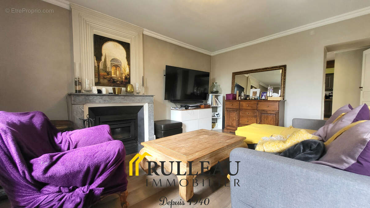 Maison à SAINT-CHRISTOLY-DE-BLAYE