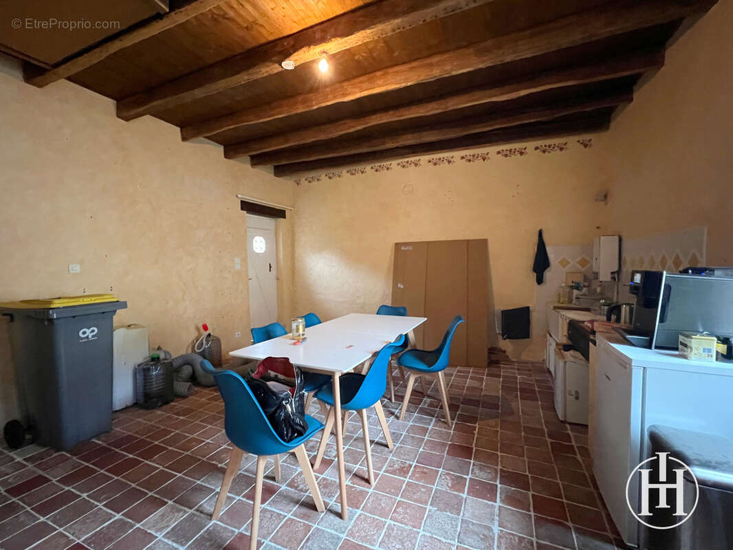 Appartement à VALLON-EN-SULLY