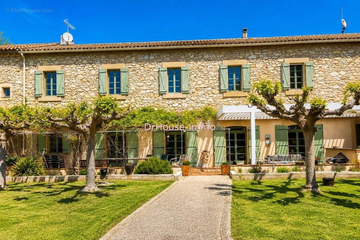 Maison 300 m² à Vinassan  - photo 2