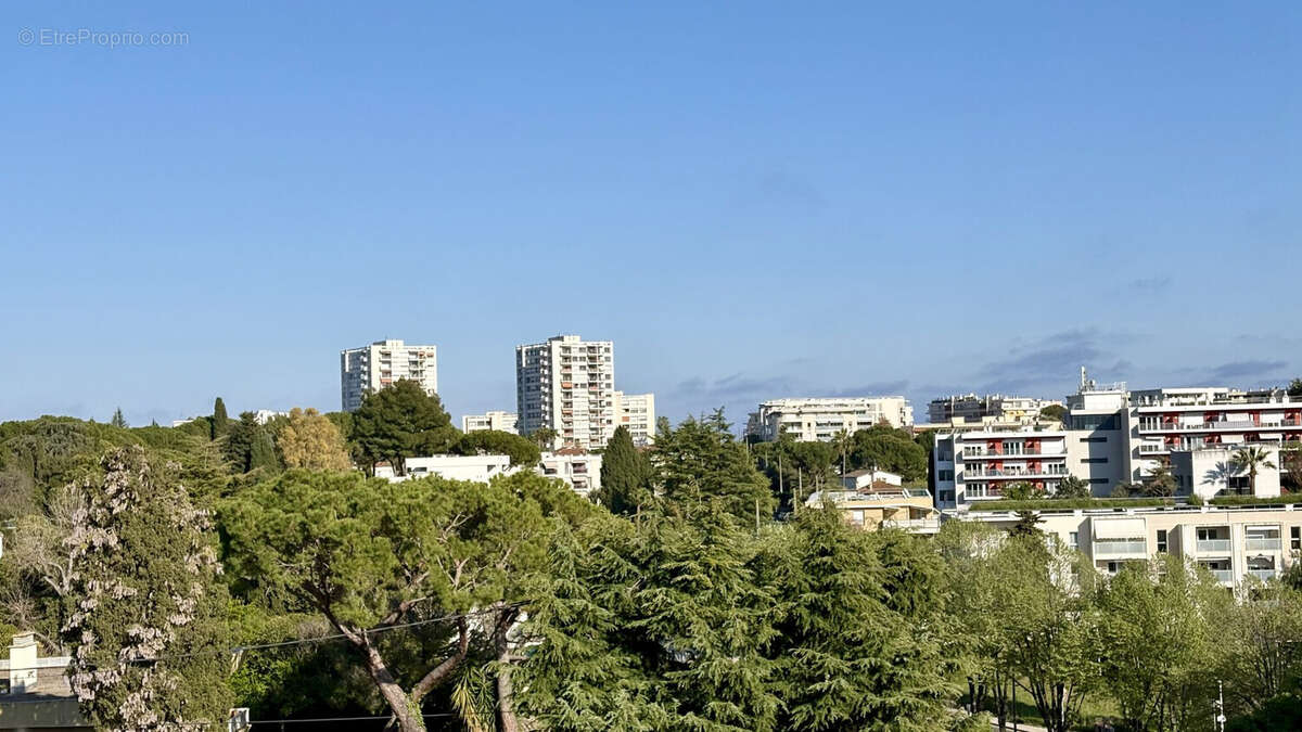 Appartement 76 m² à Antibes  - photo 9