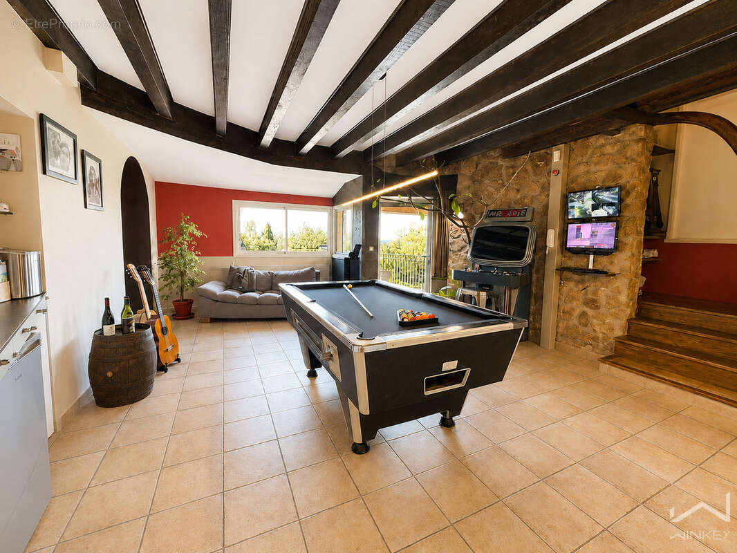 Maison à LA GARDE-ADHEMAR