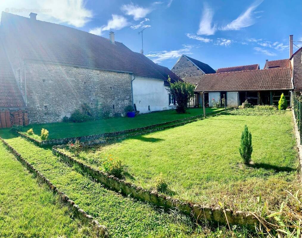 Maison à BOUX-SOUS-SALMAISE