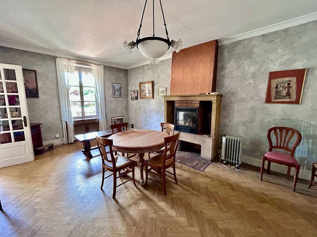 Maison à JARNIOUX