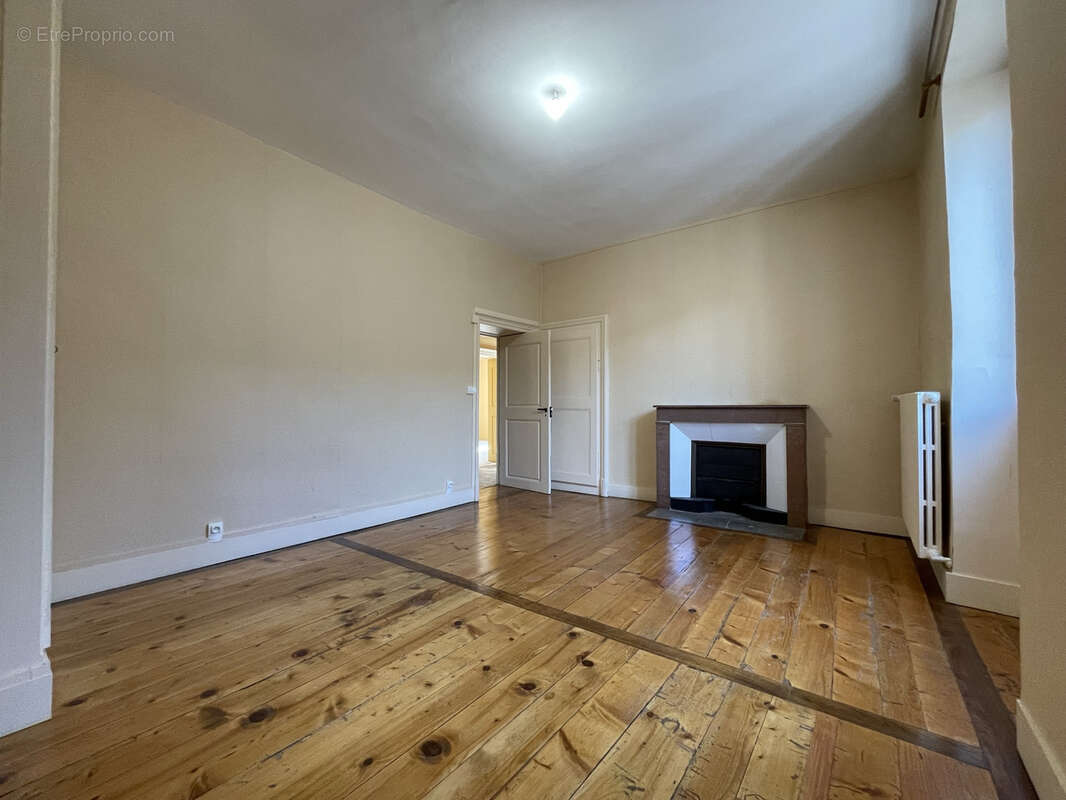 Maison à CHAMPAGNE-EN-VALROMEY