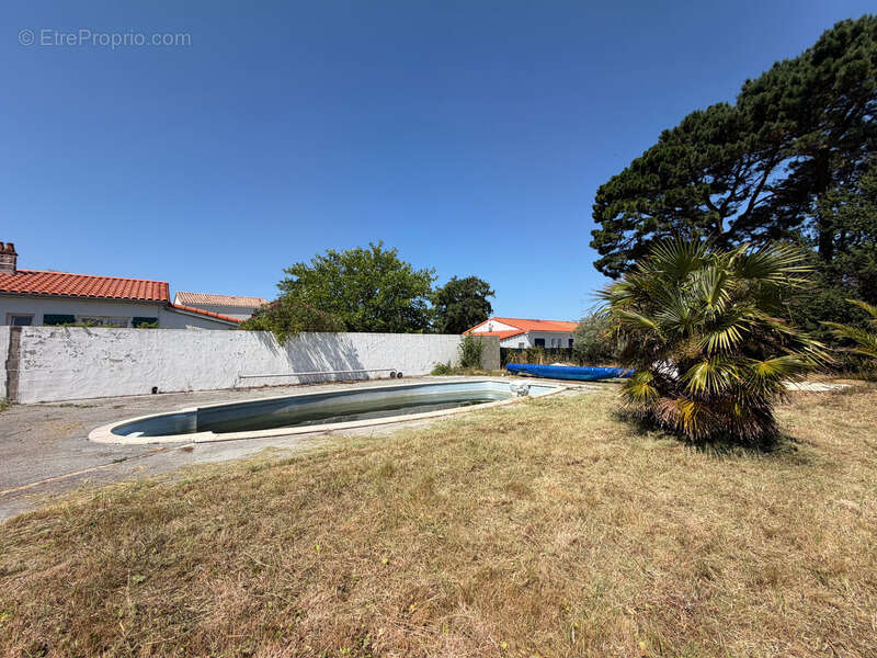 Bretignolles sur mer 85 -aux encheres- a 800m des plages parcelle de terrain avec piscine 542m² a batir - photo 2