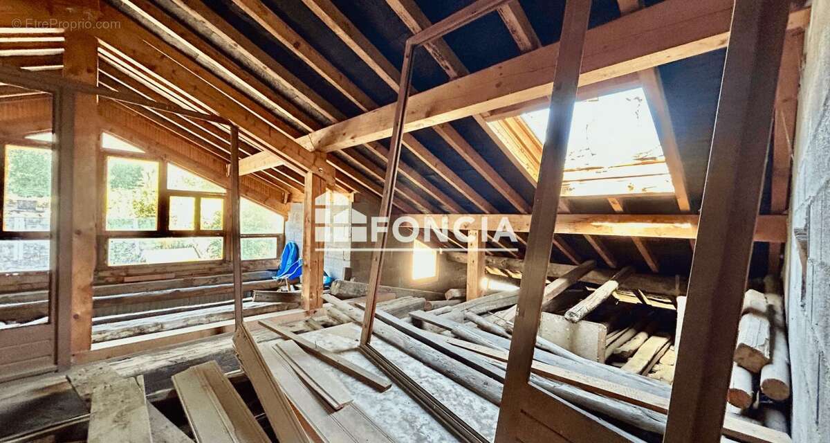 Maison à LES CHAPELLES